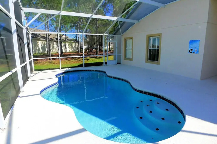 Pool 12 of 18