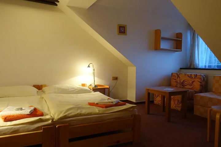Room 5 of 14