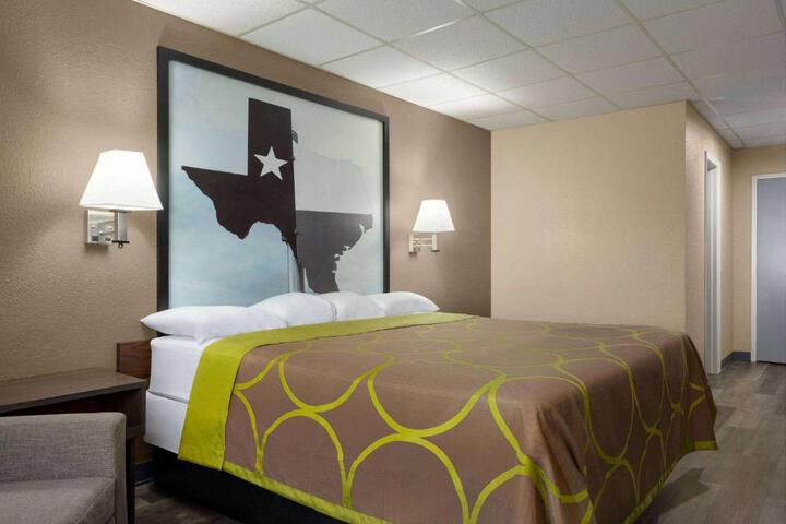 1 King Bed (5 of 11)