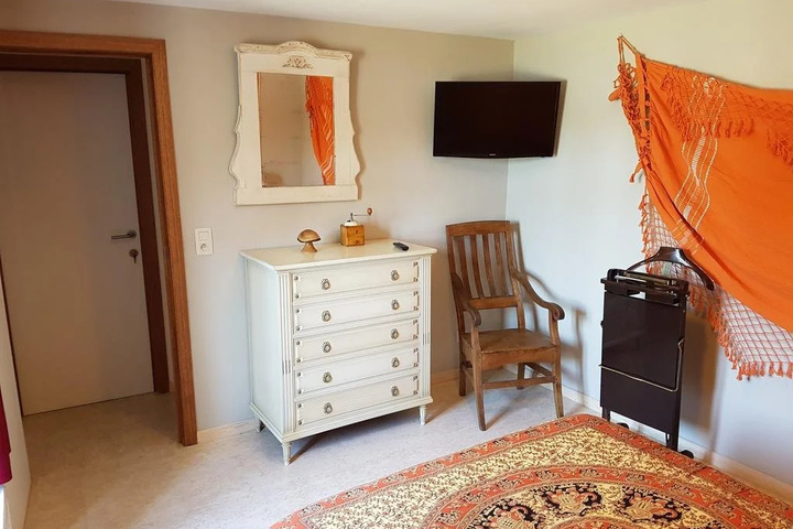 Room 2 of 18