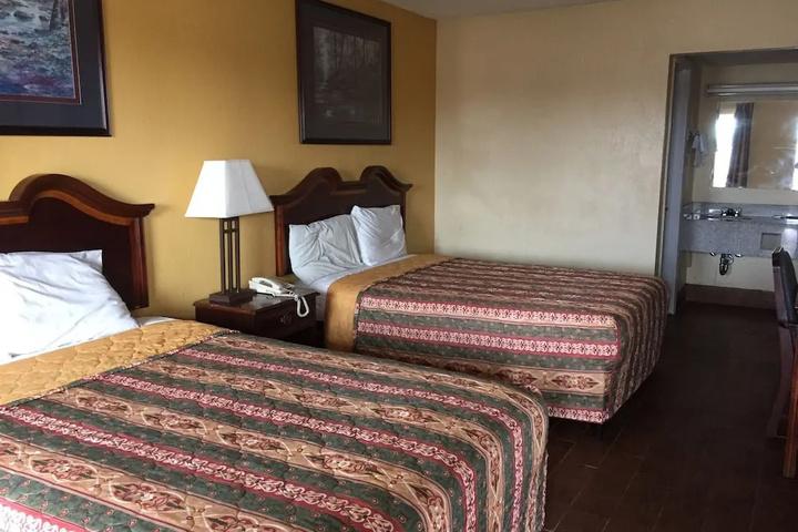 Room 6 of 30