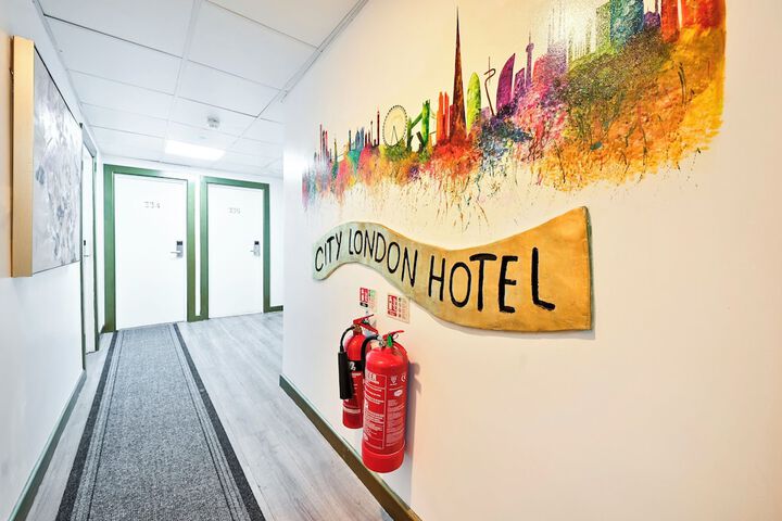 Ballroom/Hall 78 of 79