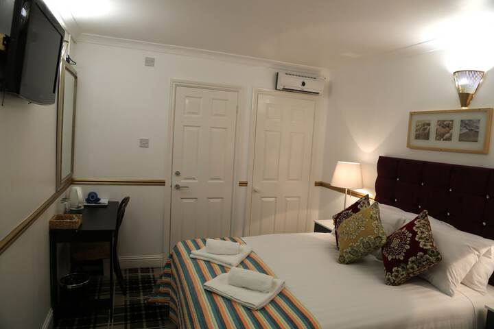 Room 27 of 69
