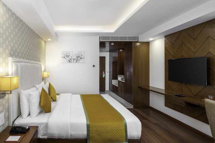 Room 15 of 48