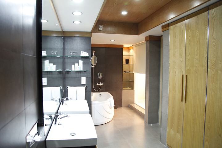 Room 17 of 49