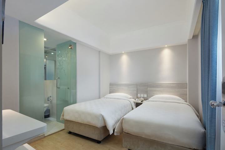 Room 15 of 53