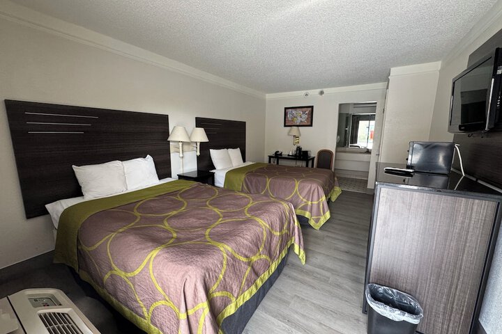 2 Queen Beds (3 of 3)