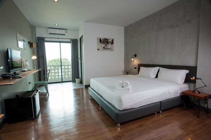Room 12 of 50