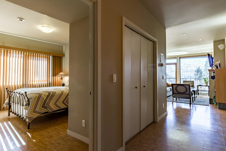Room 8 of 10