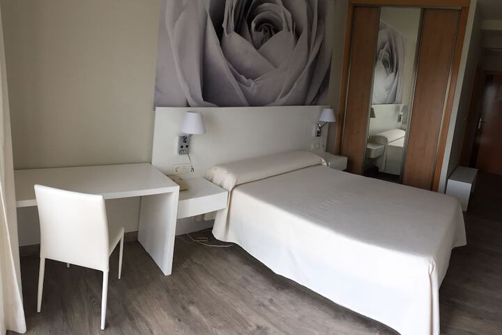 Room 9 of 25