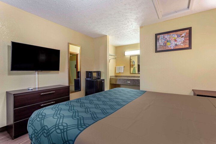 1 King Bed (2 of 5)