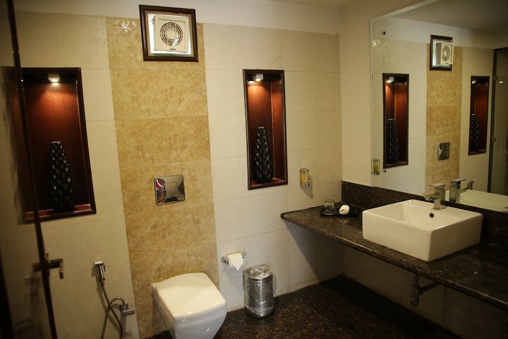 Room 11 of 24