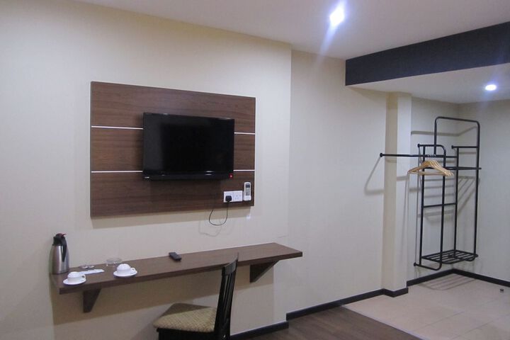 Room 15 of 33