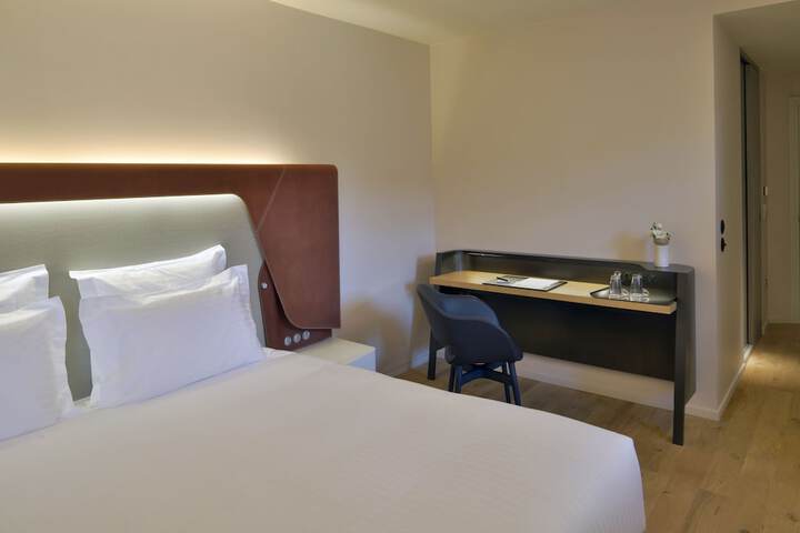 Room 9 of 60