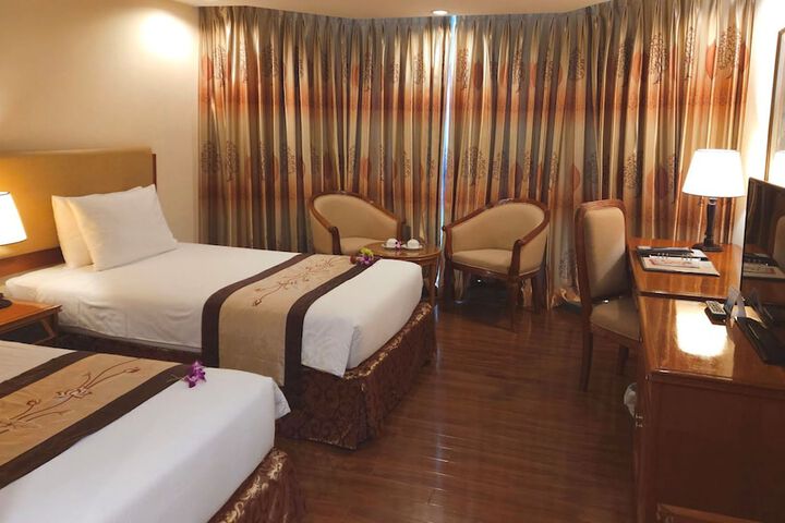 Room 10 of 82