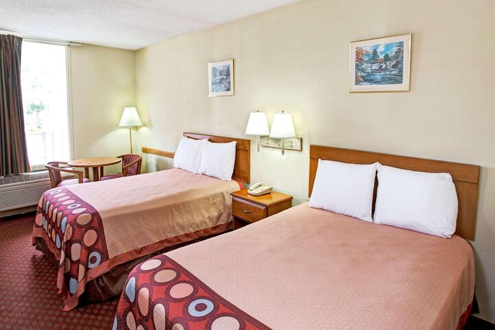 2 Double Beds (8 of 11)