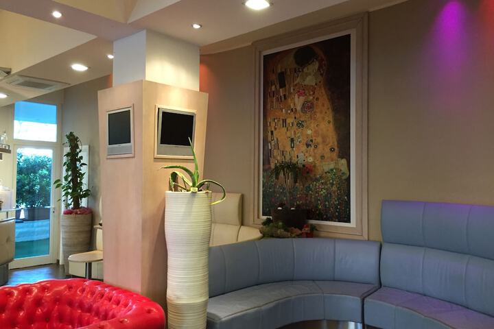 Lounge 61 of 69