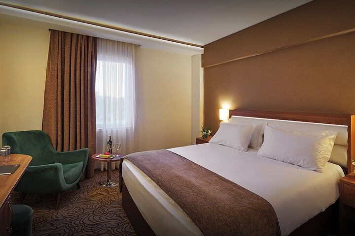 Room 4 of 46