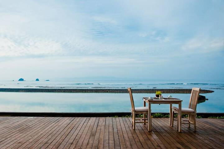 Hotel Pool