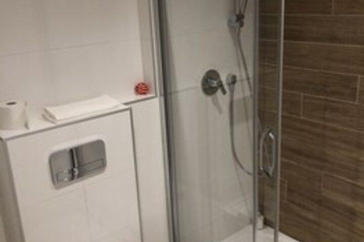 Room 2 of 27