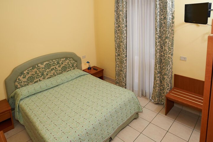 Room 10 of 44