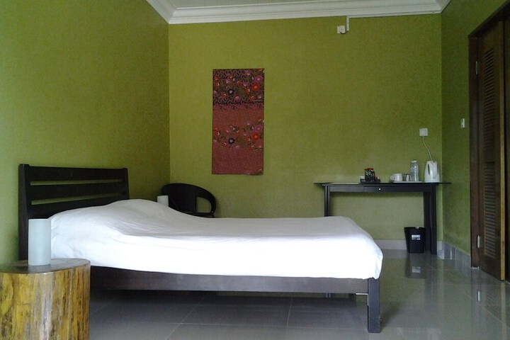 Room 3 of 32