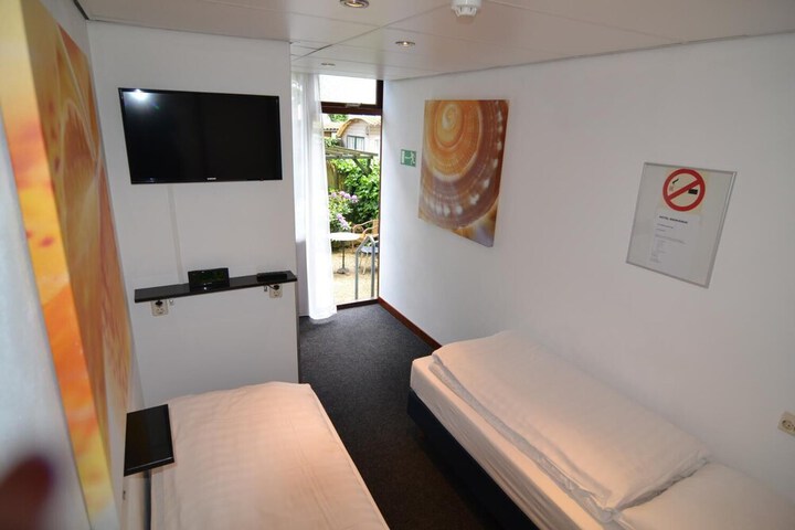 Room 14 of 42
