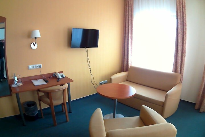 Room 21 of 34