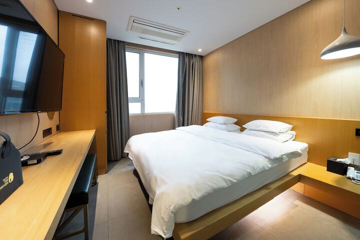Room 47 of 59