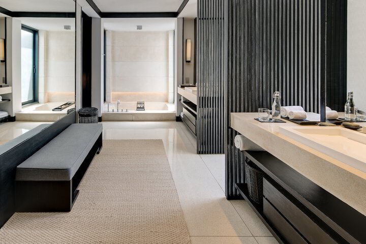 Room 32 of 100