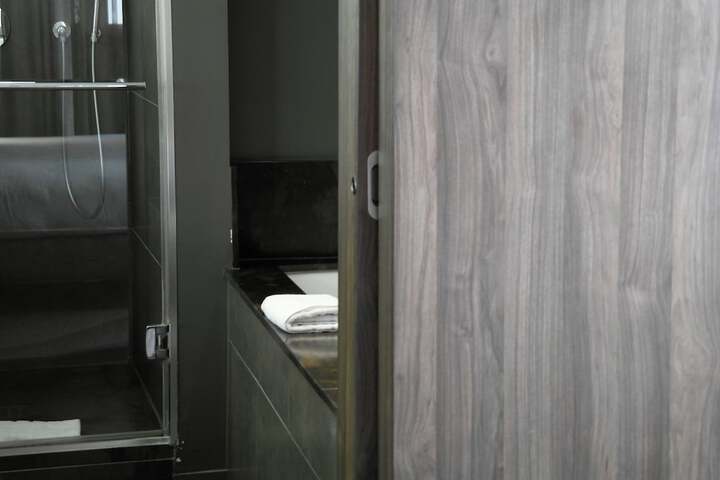 Room 27 of 63