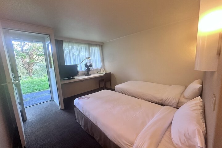 Room 6 of 39
