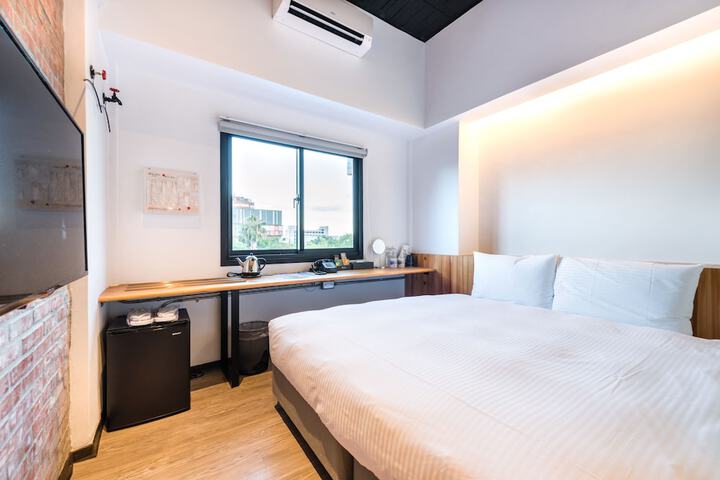 Room 8 of 53