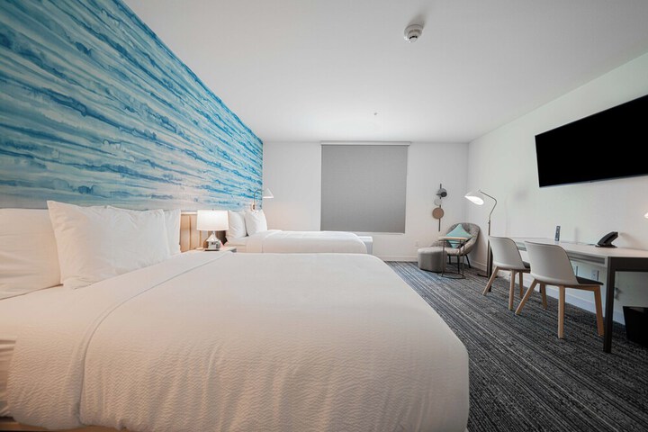 Room 10 of 32