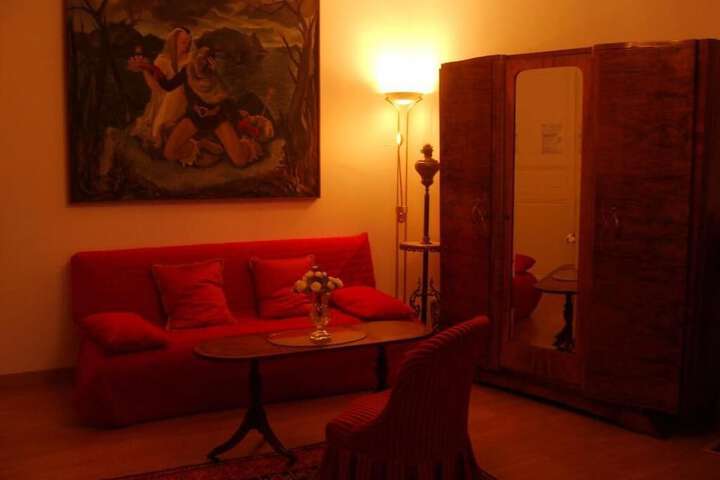 Room 8 of 12