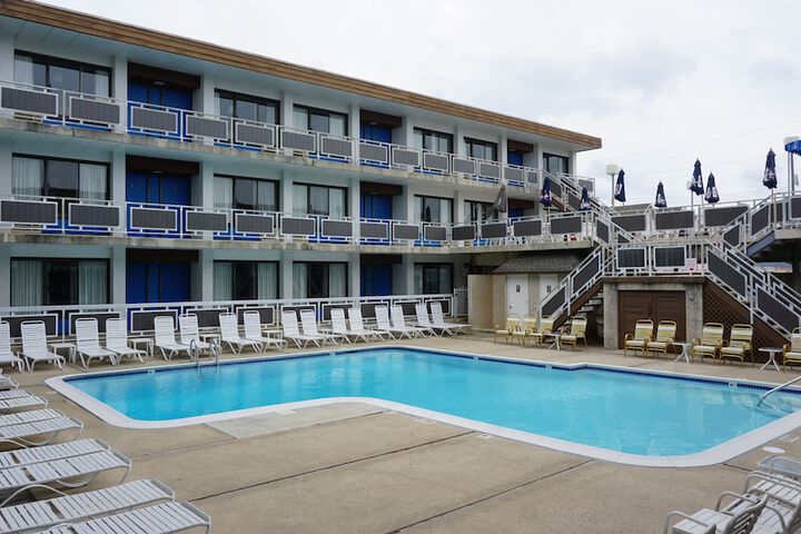 Pool 16 of 26