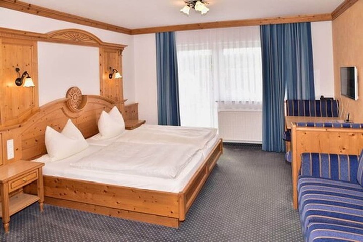 Room 4 of 61