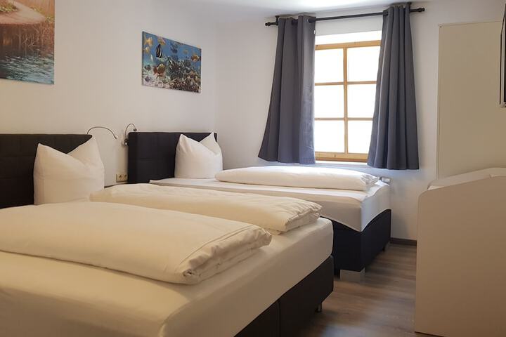 Room 10 of 97