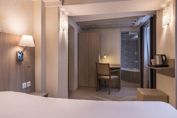 Room 7 of 35