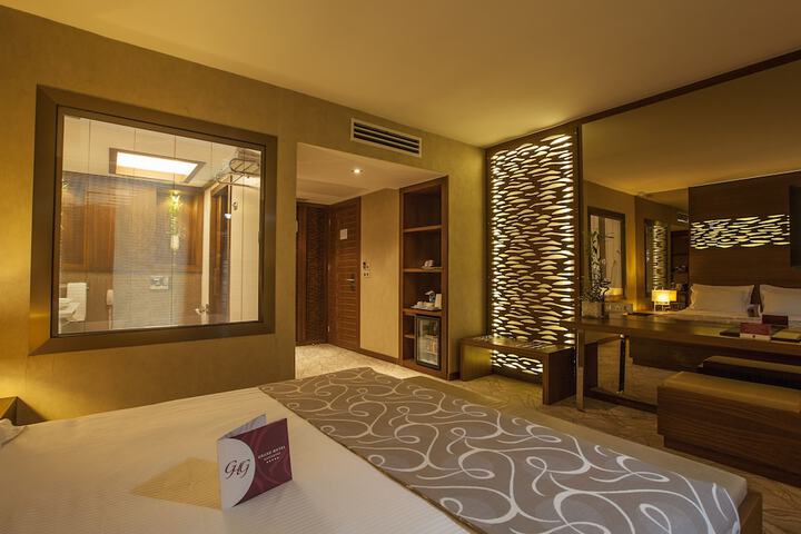 Room 14 of 66