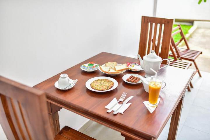 Dining 37 of 49