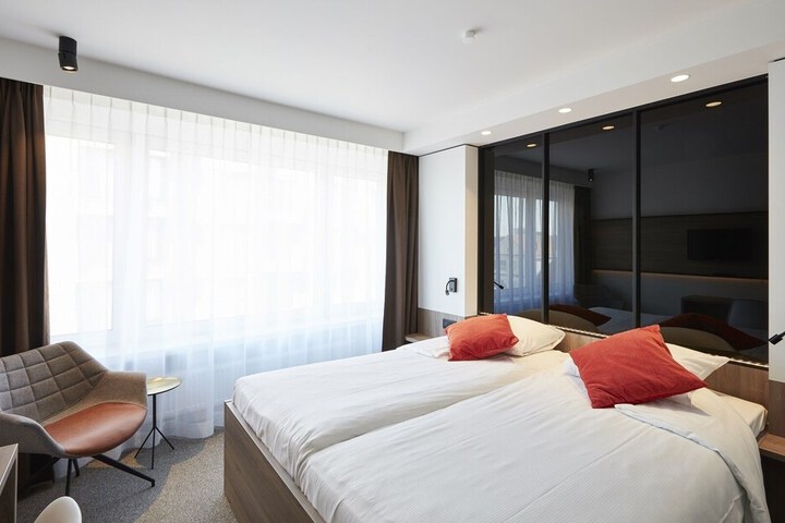 Room 35 of 68