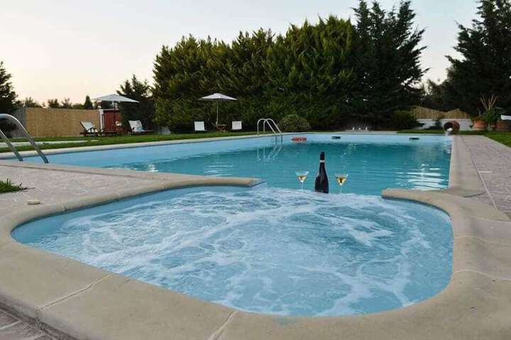 Pool 15 of 28