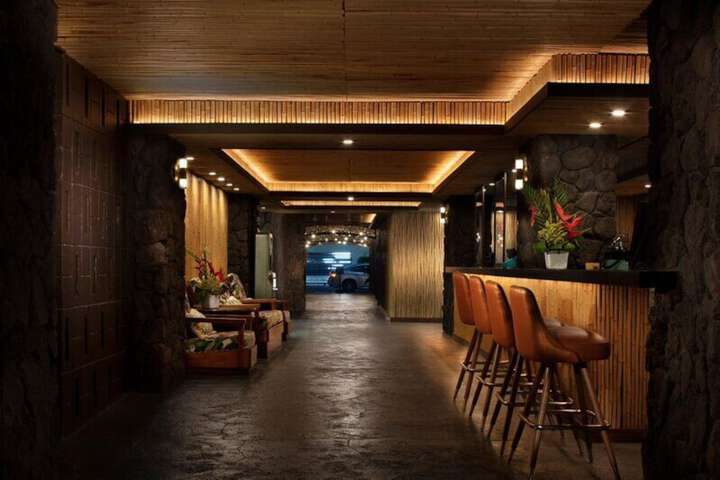 Lounge 72 of 99