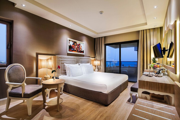 Room 34 of 183