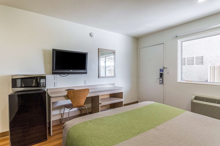 Room 12 of 29