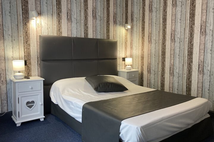 Room 17 of 37