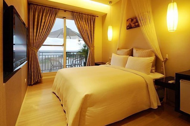 Room 13 of 28