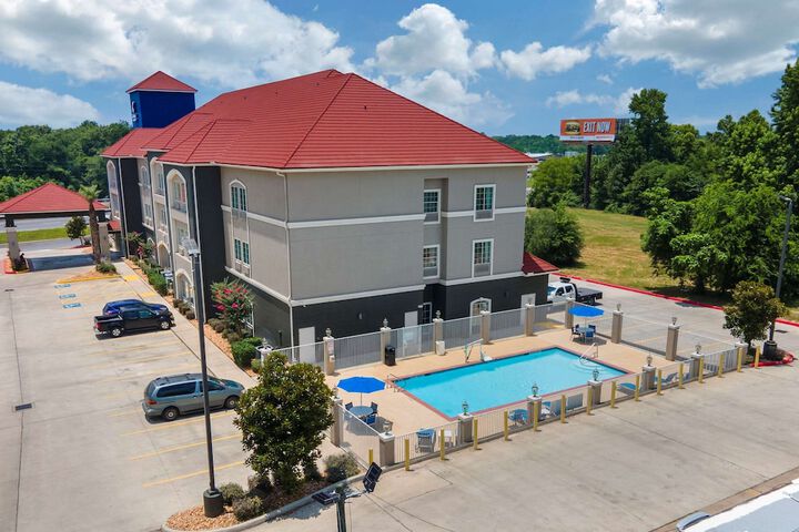 Hotel with Pool