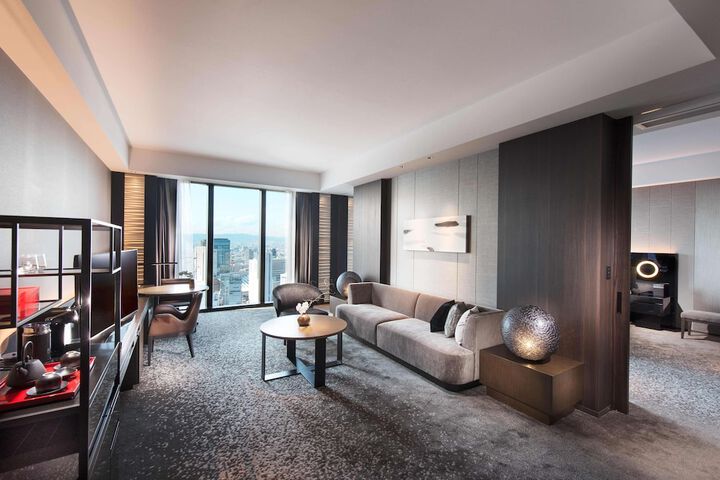 Room 28 of 106